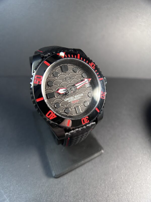 Red Fish Scale Diver #240014