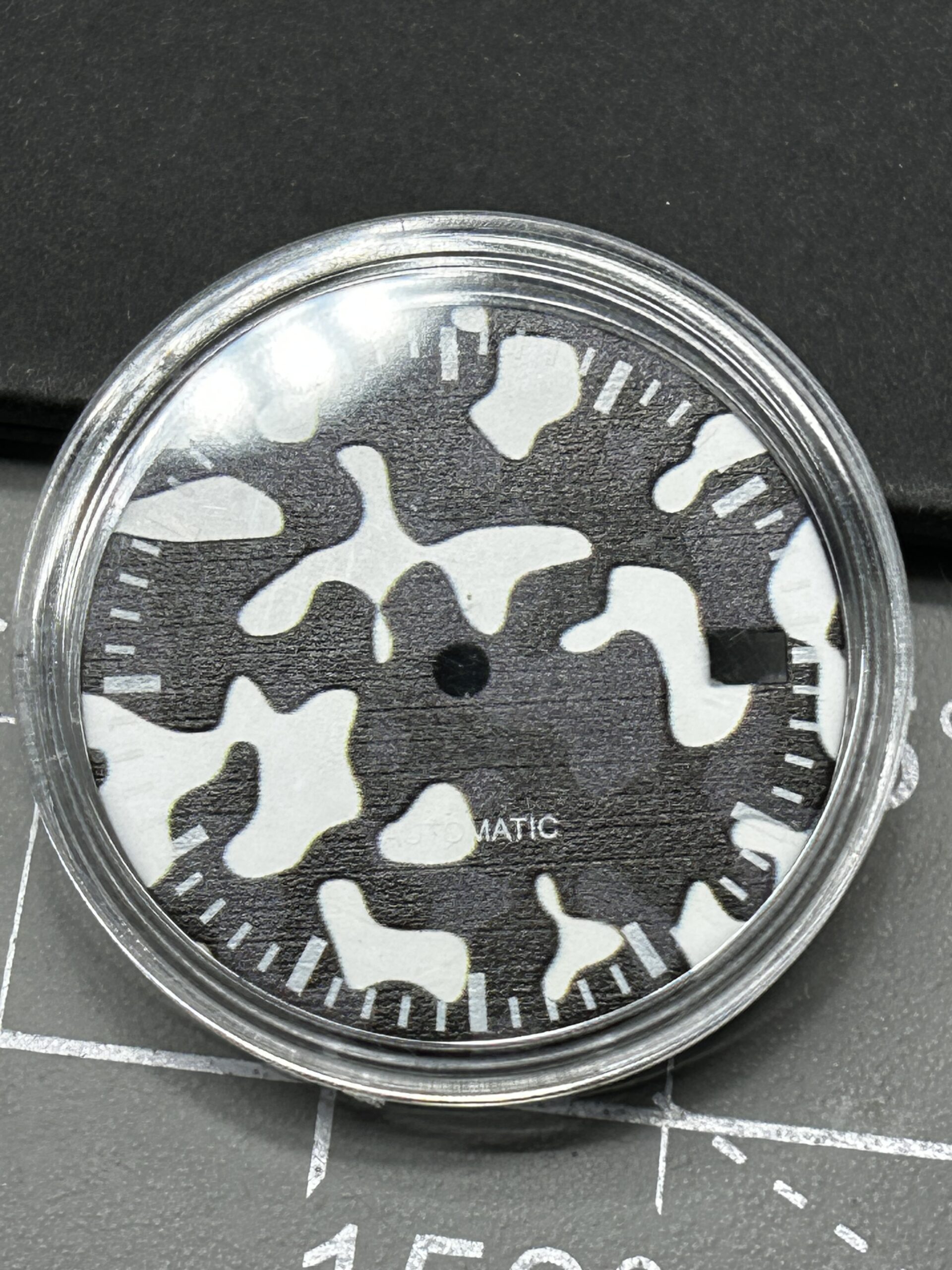 Snow camo dial