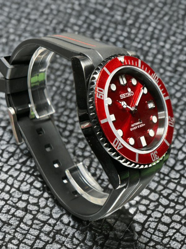 Seiko Red & Black Diver 200 #2500137